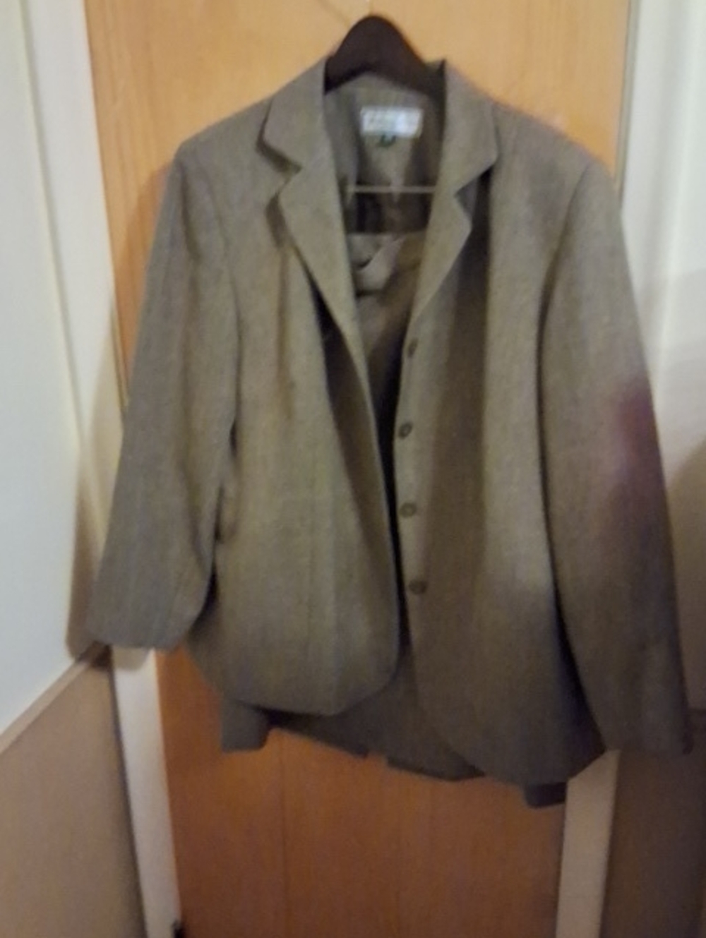 TA Travis Ayers Woman Size 18W Skirt And Suit Jacket